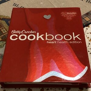 Betty Crocker Red Heart Health Cookbook, Hardcover 3 ring binder, 575 pgs.